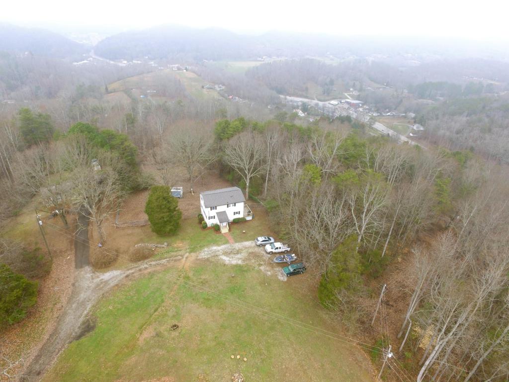 178 Moore Ln, Powell, TN 37849 photo 4