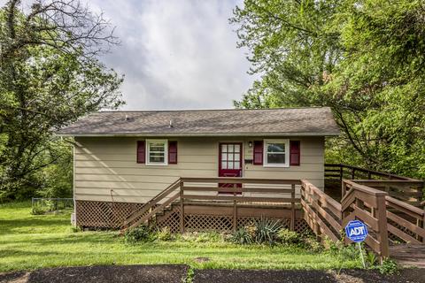 105 Jay Ln, Oak Ridge, TN 37830 photo 1