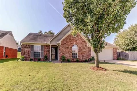 1883 Cresent Ln, Southaven, MS 38671 photo 1