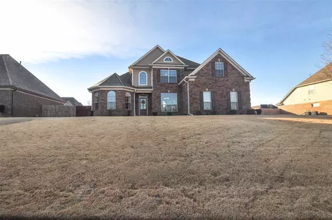 1275 Heritage Lake Dr, Hernando, MS 38632 photo 1