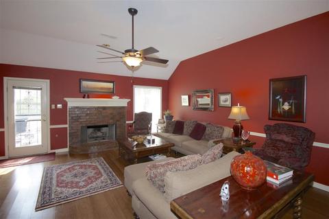 6375 Skylight Dr, Bartlett, TN 38135 photo 2
