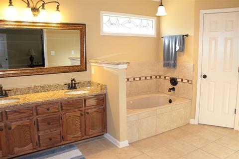 230 Strong Dr, Collierville, TN 38017 photo 11