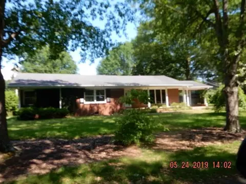 1910 Daniel Dr, Corinth, MS 38834 photo 1