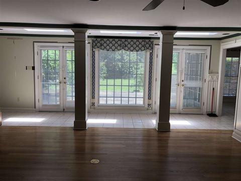 250 E Cherry Cir, Memphis, TN 38117 photo 2