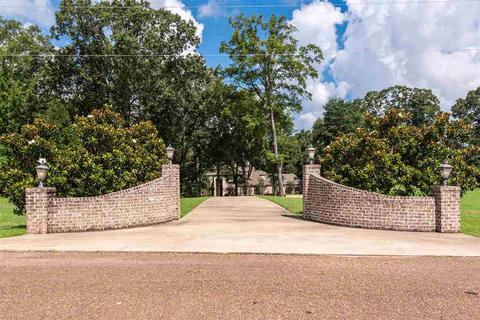 108 Como Trace Dr, Senatobia, MS 38668 photo 2