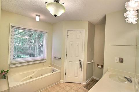 397 Ashley Dr, Collierville, TN 38017 photo 9