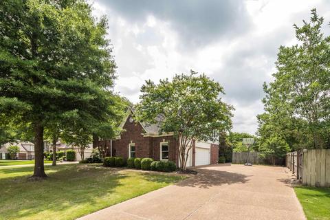 1095 Sunriver Dr, Collierville, TN 38017 photo 2