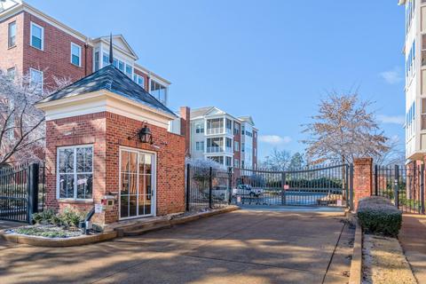 591 Lexington Club Ct #302, Memphis, TN 38117