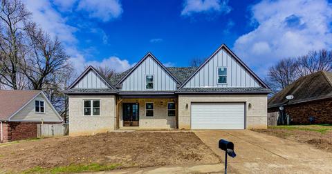 7910 Meadow Trail Dr, Memphis, TN 38018