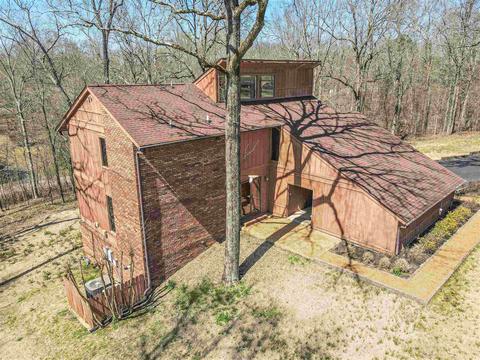 270 Mollie Dr, Selmer, TN 38375