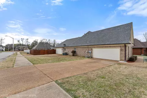 8553 S Trinity Park Dr, Olive Branch, MS 38654 photo 2