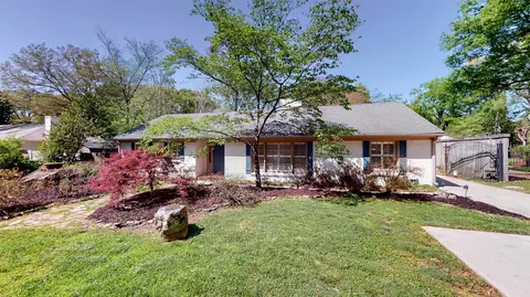 4048 S Walnut Grove Cir, Memphis, TN 38117