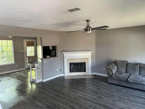 8455 Palm Springs Dr, Memphis, TN 38016