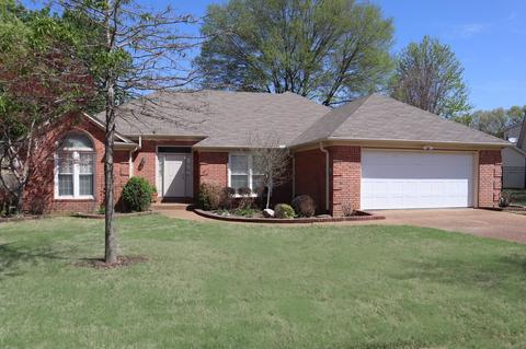 624 Charles Hamilton Dr, Collierville, TN 38017