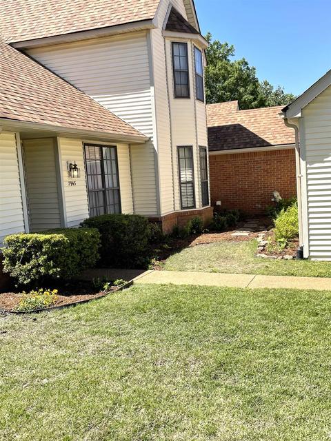 7945 Hunters Crossing Dr, Memphis, TN 38018