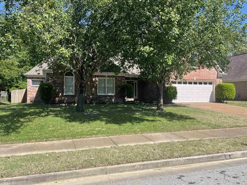 1392 River Pine Dr, Collierville, TN 38017