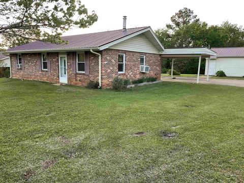326 Hillcrest St, Selmer, TN 38375