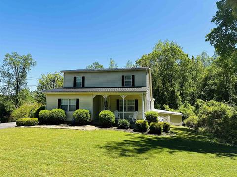 131 Perkins St, Selmer, TN 38375