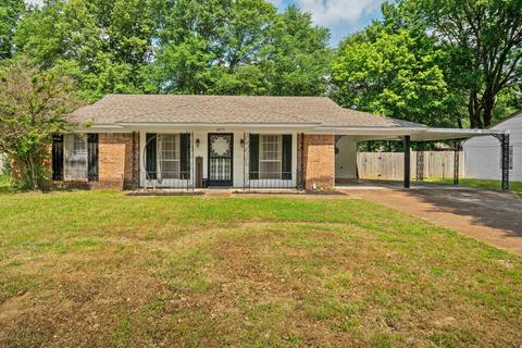 1077 Greenview Rd, Collierville, TN 38017