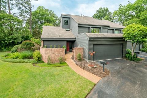 393 Twelve Oaks Cir, Memphis, TN 38117