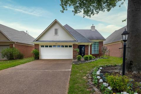 2325 Oak Springs Dr, Memphis, TN 38016