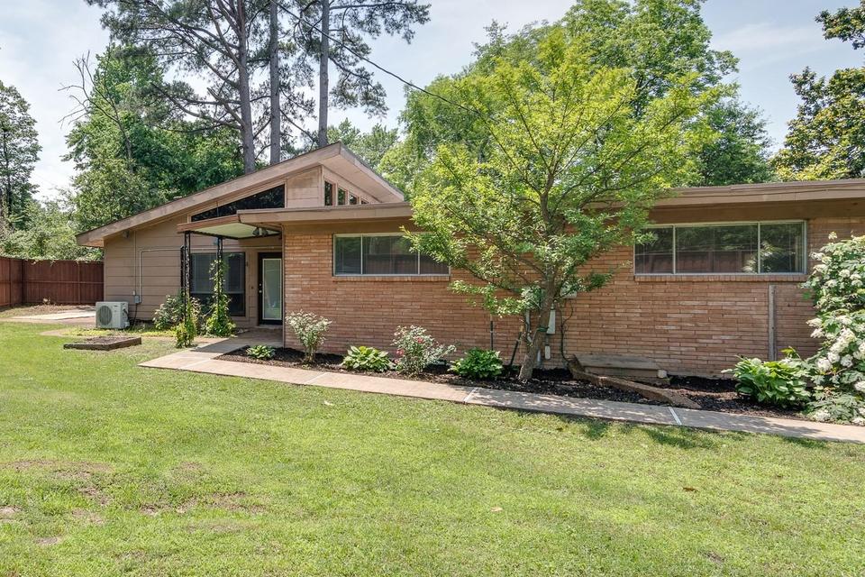 2704 Elmore Park Rd, Bartlett, TN 38134