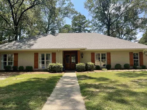5305 Reddoch Dr, Jackson, MS 39211
