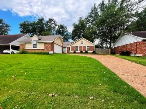 3881 Plum Hill Dr, Bartlett, TN 38135