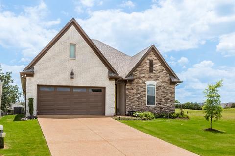 330 St Andrews Dr, Oakland, TN 38060