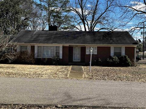 166 Sixth St S, Selmer, TN 38375