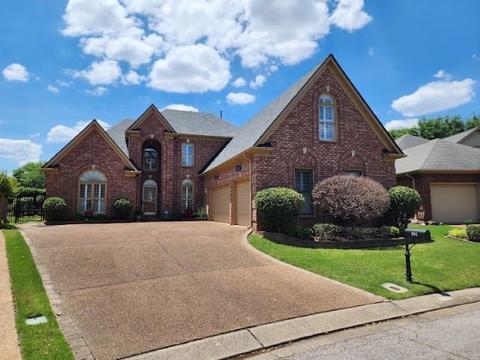 591 W Warwick Oaks Dr, Collierville, TN 38017