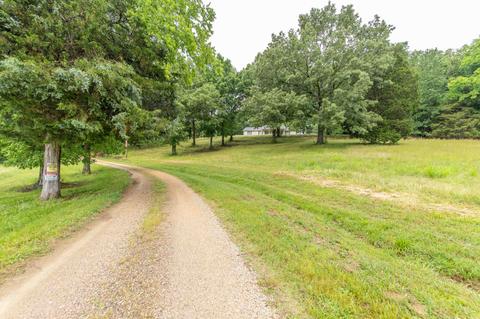 5715 Clifton Rd, Savannah, TN 38372