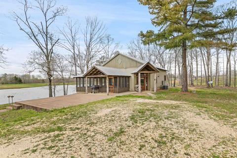 1060 Holly Springs Rd, Henderson, TN 38340