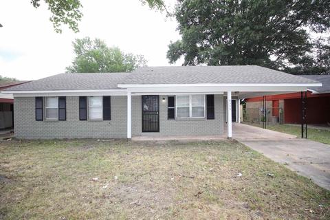 6355 Leamont Dr, Millington, TN 38053