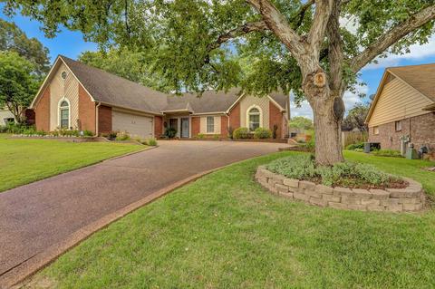 8401 Overcup Oaks Dr, Memphis, TN 38018