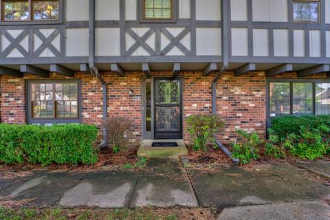 957 Green Oaks Dr, Memphis, TN 38117