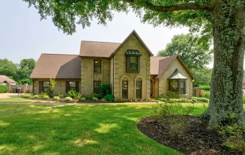 8869 Hillman Way Dr, Bartlett, TN 38133