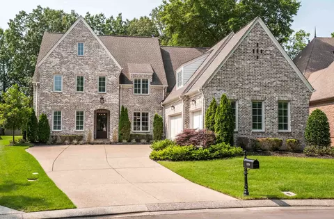 1231 S Dubray Pl, Collierville, TN 38017