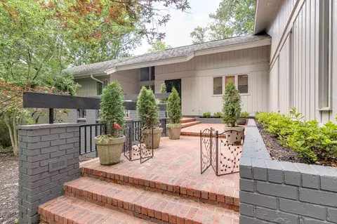 6006 Sweetbrier Cv, Memphis, TN 38120