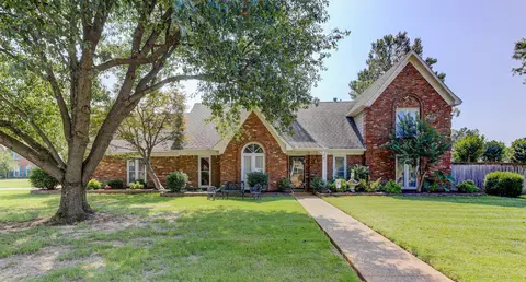 780 Rolling Oaks Ln, Collierville, TN 38017