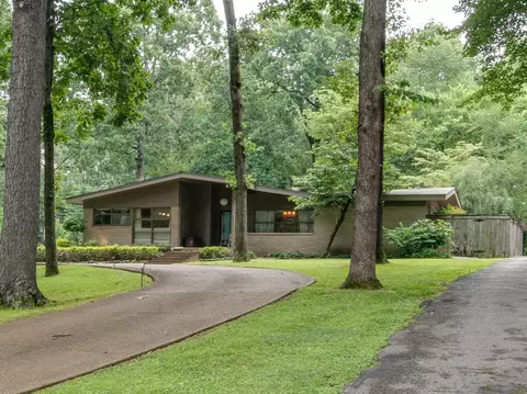 1390 E Crestwood Dr, Memphis, TN 38119