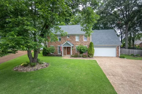 576 King Ridge Dr, Collierville, TN 38017