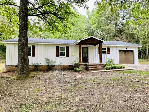 218 S Elysian Dr, Selmer, TN 38375
