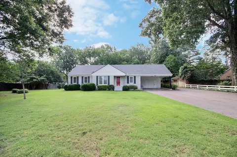 670 Peterson Lake Rd, Collierville, TN 38017