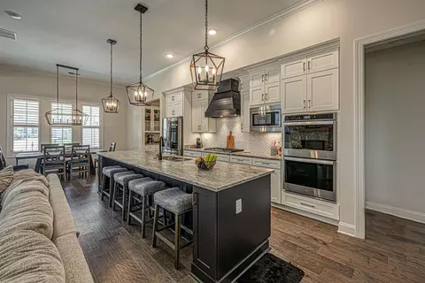 10230 Evergreen Manor Cv, Lakeland, TN 38002