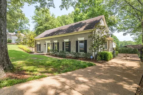 2156 Woodside Dr, Germantown, TN 38138