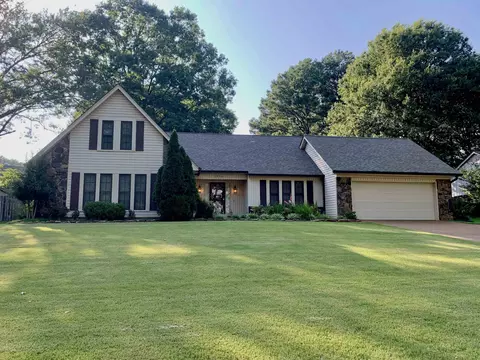 7962 Cross Ridge Dr, Germantown, TN 38138