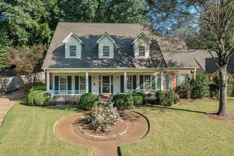 8860 E Plantation Oaks Dr, Memphis, TN 38018