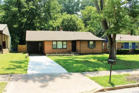 3590 Hallbrook St, Memphis, TN 38127