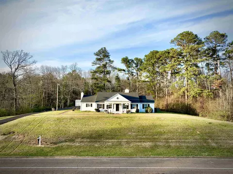 1157 W Cherry Ave, Selmer, TN 38375